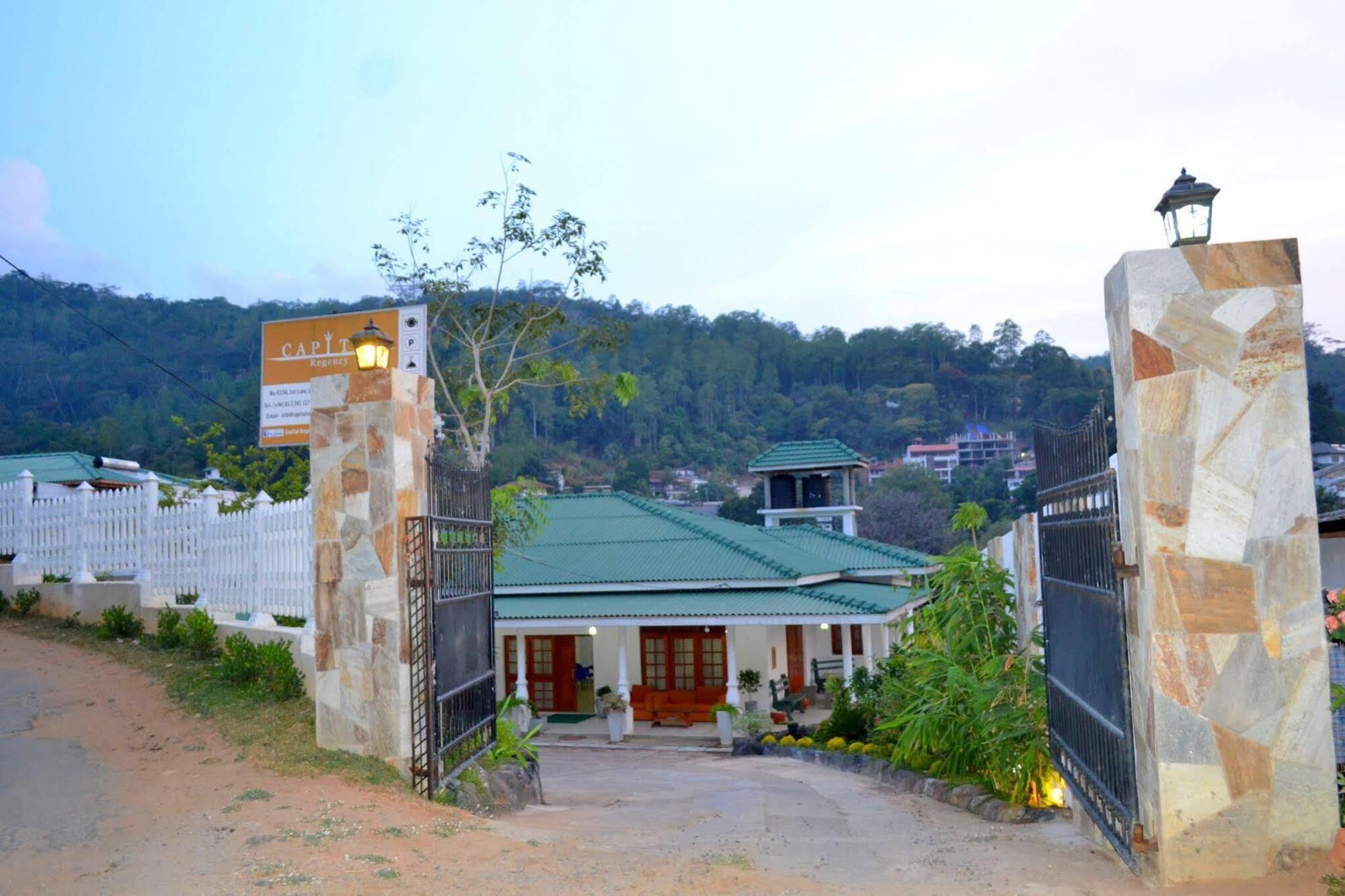 Hotel Capital Regency Kandy Zewnętrze zdjęcie